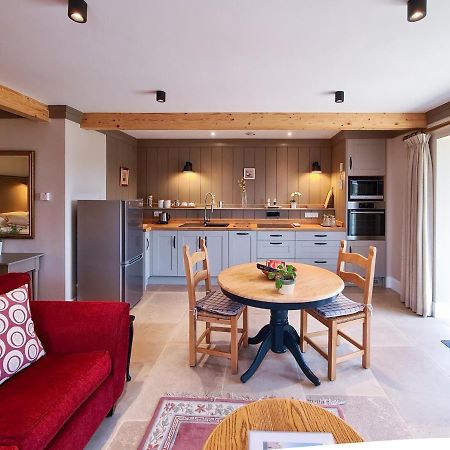 Luxury Lodge @ Ewen Barn - Private 5* Retreat Сайърънсестър Екстериор снимка