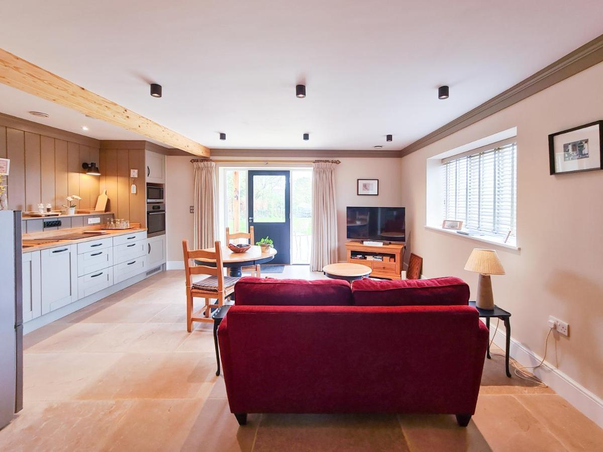 Luxury Lodge @ Ewen Barn - Private 5* Retreat Сайърънсестър Екстериор снимка