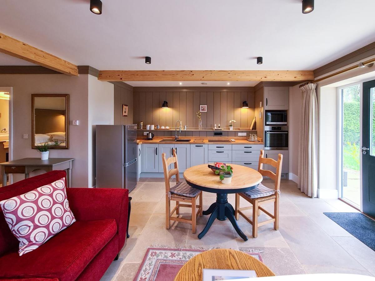 Luxury Lodge @ Ewen Barn - Private 5* Retreat Сайърънсестър Екстериор снимка