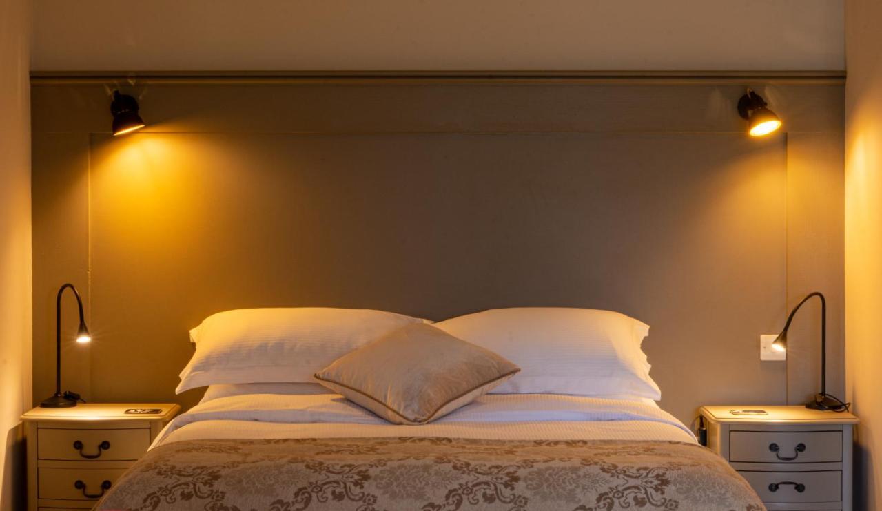 Luxury Lodge @ Ewen Barn - Private 5* Retreat Сайърънсестър Екстериор снимка