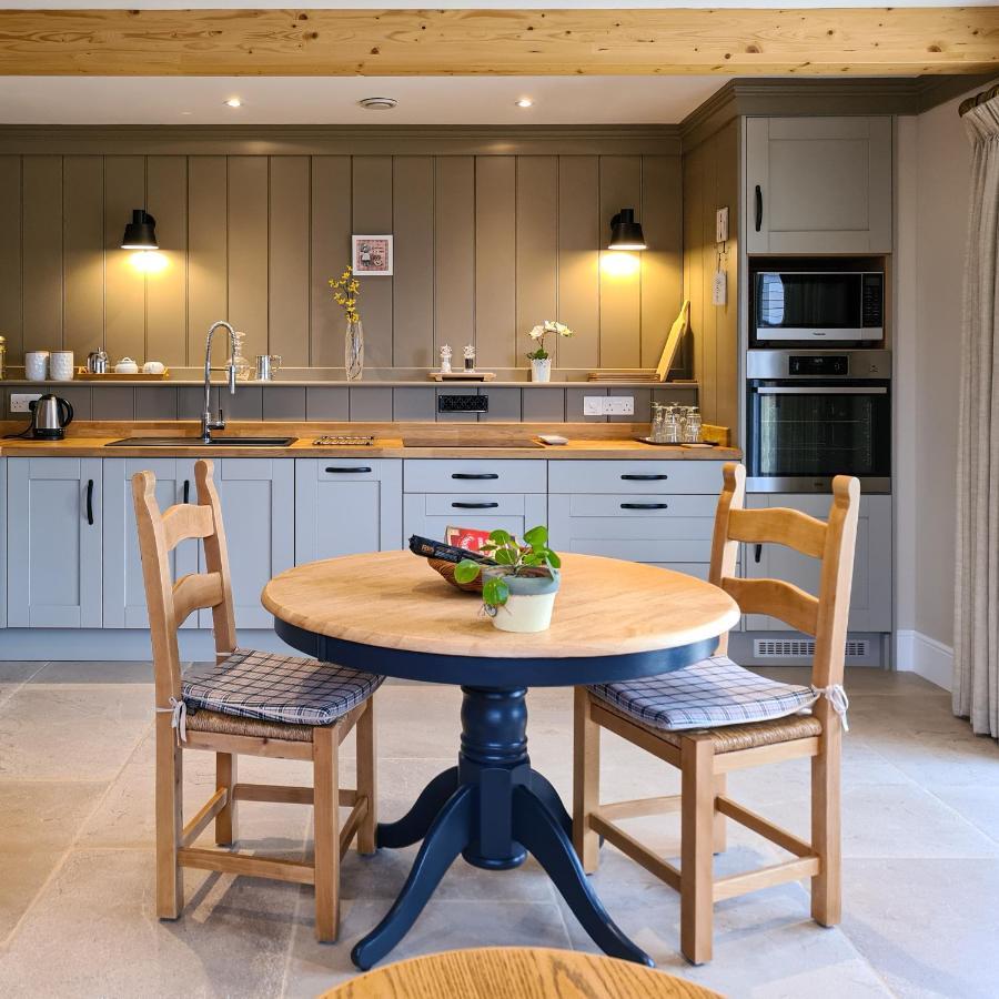Luxury Lodge @ Ewen Barn - Private 5* Retreat Сайърънсестър Екстериор снимка